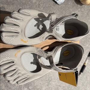 Vibram Women's FiveFingers Gray Shoes